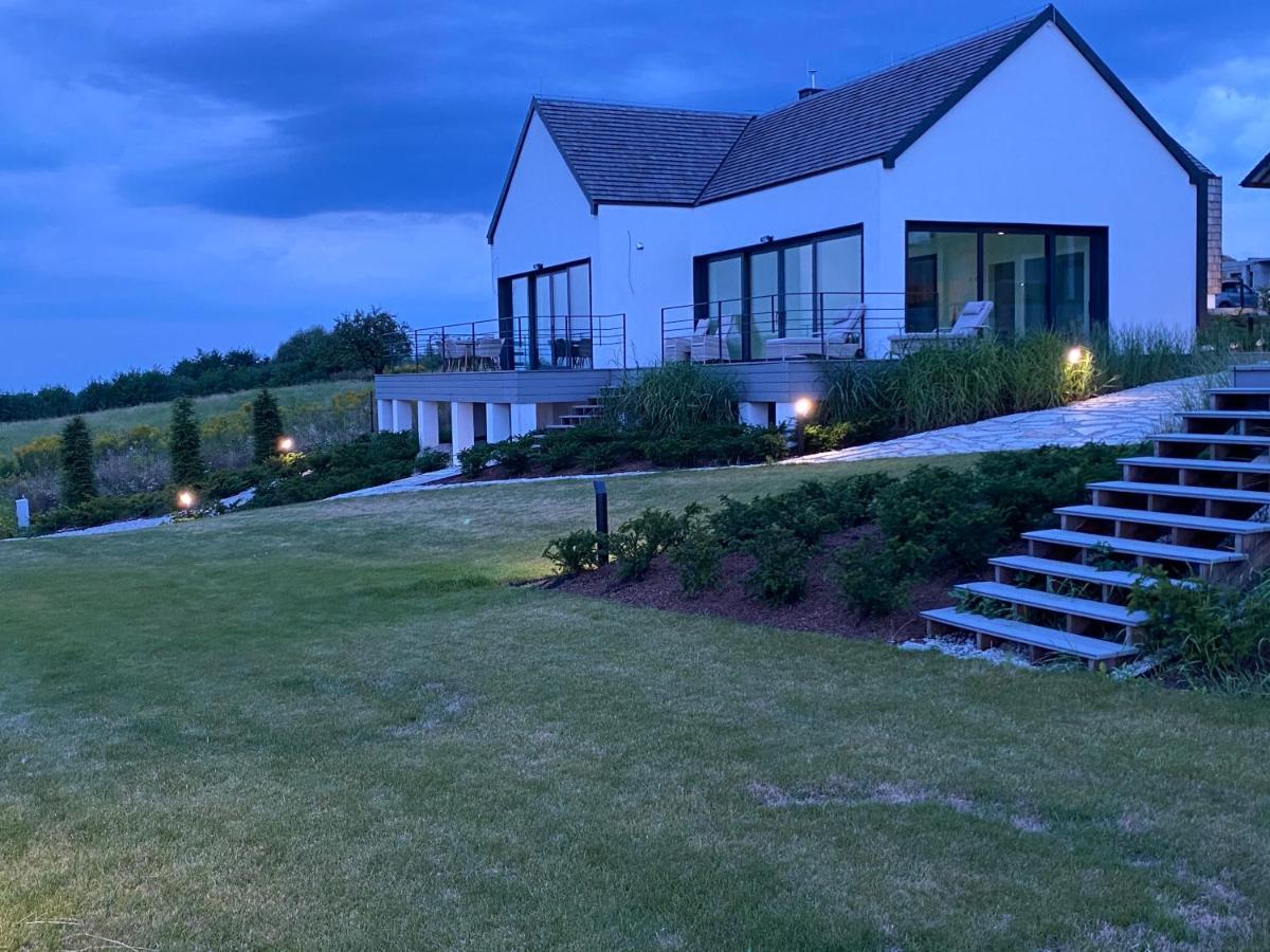 Villa Relax With Swimming Pool And Mountain View Bukow Exterior photo